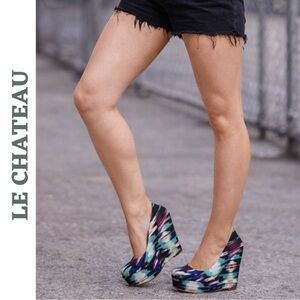 Le Chateau Printed Wedge Heels Size 8 Statement